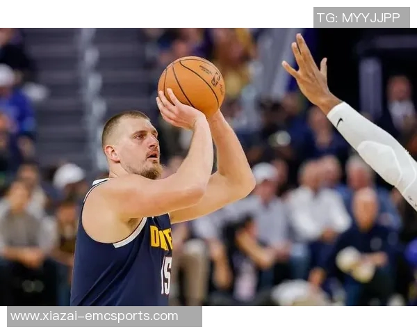 约基奇展现超凡视野与精准手法布劳恩底角三分轻松命中